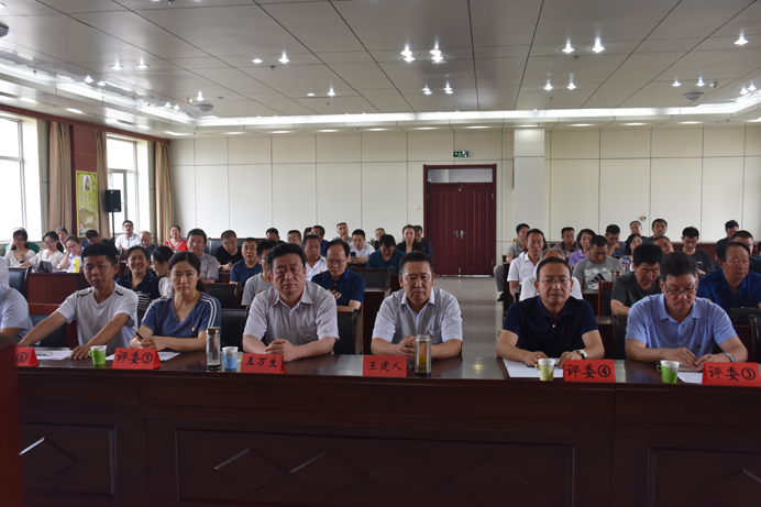 692評(píng)委席1.jpg 692評(píng)委席1.jpg